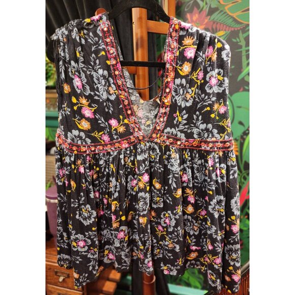 Free People Tops - NEW Free People Floral Boho Top With V-Neck & Embroidered Details